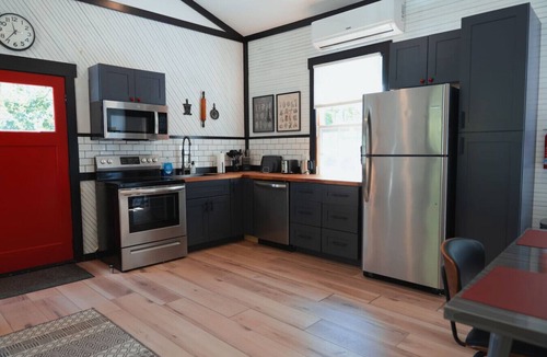 Linden Apartment | NEW! Historic Schoolhouse HotTub+FirePit+Wineries