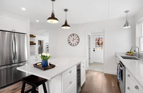 Plymouth House | NEW HOME 3/23. Walk to Town; Restaurants, Water & Sites!