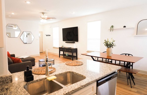 Southside House | New Home by Lackland & Seaworld