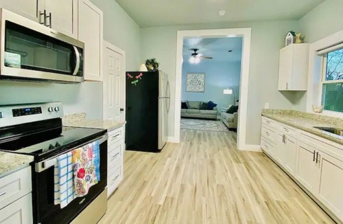 Denison Cottage | New home in a classic body close to downtown!