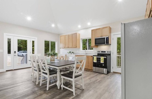 Roach House | New Home In Gated Community With Club House & Spa