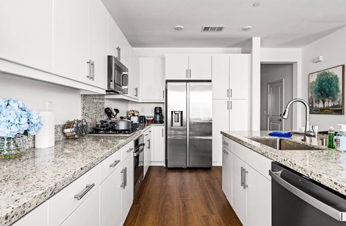 Patton House | New Home/Spacious/oversized sofa