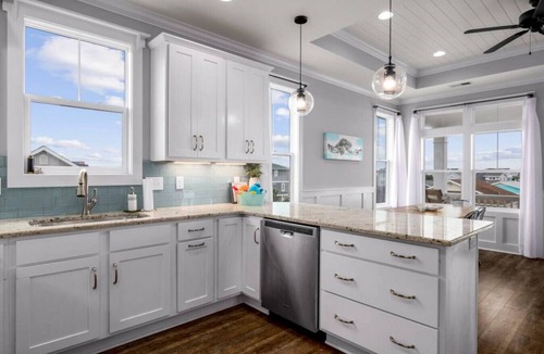 Holden Beach House | New home w/huge pool, 2 min walk to beach!