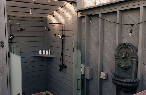 Lupton City Cabin | NEW Honeymoon Treehouse