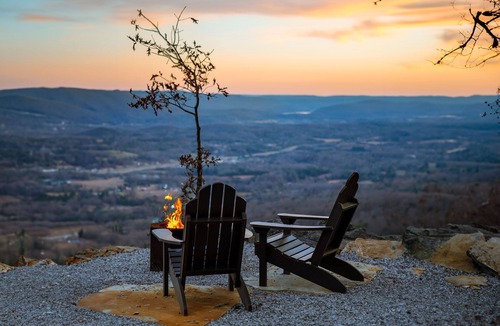 Lupton City Cabin | NEW Honeymoon Treehouse