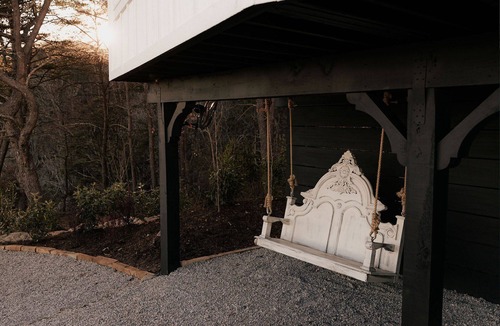 Lupton City Cabin | NEW Honeymoon Treehouse