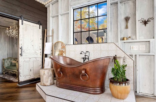 Lupton City Cabin | NEW Honeymoon Treehouse