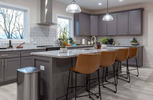Buena Vista House | NEW ★HOT AREA★ SLEEPS 12 SPACIOUS 8min to Broadway