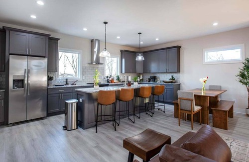 Buena Vista House | NEW ★HOT AREA★ SLEEPS 12 SPACIOUS 8min to Broadway