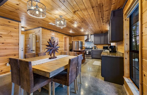 Ringold Cabin | New hot tub, beautiful views, secluded and quiet