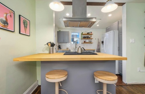 Columbus House | *NEW* Hot Tub | EZ Parking | 2BR by German Village
