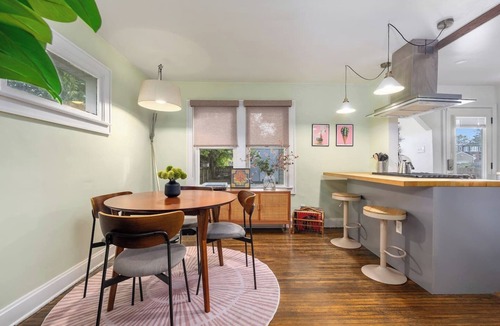 Columbus House | *NEW* Hot Tub | EZ Parking | 2BR by German Village