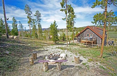 Grand Lake House | New Hot Tub, Firepit, Laundry, Big Front Deck with Great Views