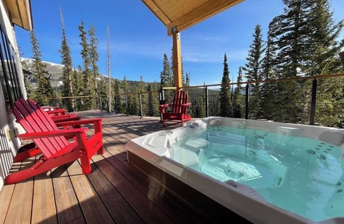 Quandary Village House | NEW Hot Tub Haven with Panoramic View | Blue River