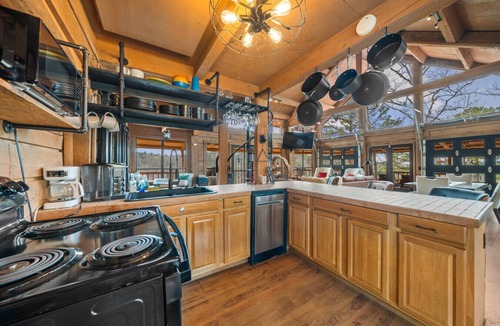 Centerville Cabin | New Hot Tub! Jude`s Peak on Big Piney Creak
