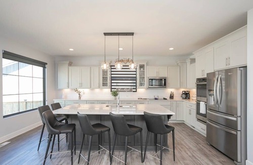 Cleveland Park House | New Hot Tub, Spacious, Near Downtown