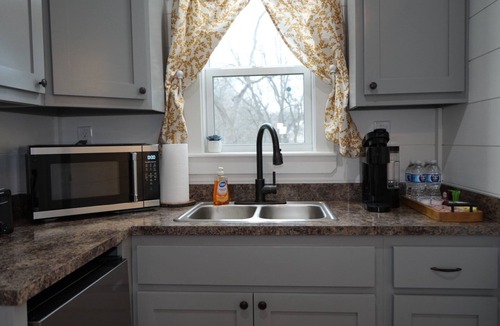 Ardmore Cabin | NEW! Hot Tub w/King Bed. Clean Couples Getaway Cabin Near Casino & Lake Murray.