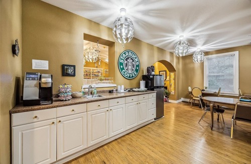 Cathlamet Apartment | NEW! Hotel Cathlamet Room 219 - Interior Full