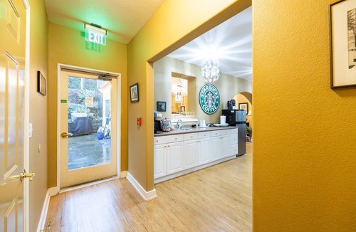 Cathlamet Apartment | NEW! Hotel Cathlamet Room 219 - Interior Full