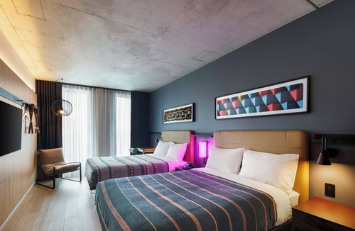 Montreal Hotel | New Hotel Moxy Montreal Downtown