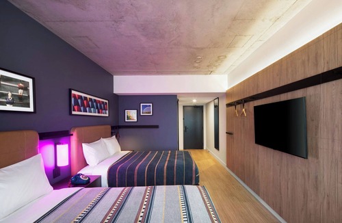Montreal Hotel | New Hotel Moxy Montreal Downtown