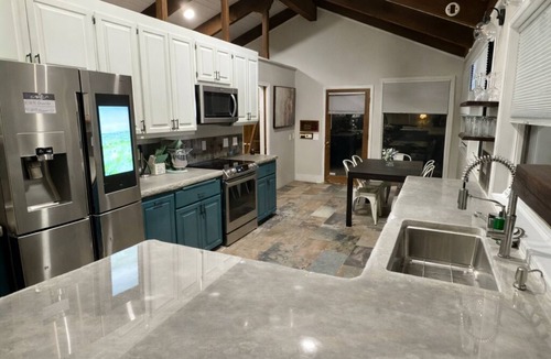 Arlington Heights House | New HotTub, Sauna, Pool, Fire Pit, Arcade, Pets OK