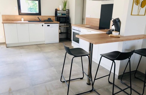 Cerelles House | New house on city outskirts SPA-jacuzzi (May-September)