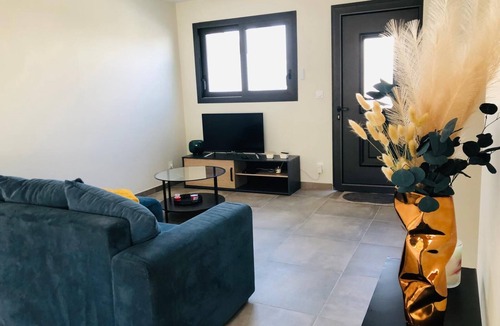 Cerelles House | New house on city outskirts SPA-jacuzzi (May-September)