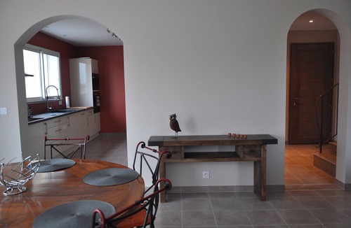 Camaret-sur-Aigues Villa | New house with heated private pool