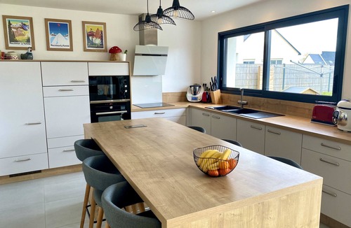 Le Relecq-Kerhuon House | New house with swimming pool