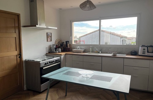Lavit House | New house with beautiful swimming pool, ideal for a peaceful stay.