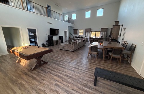 Norwalk House | NEW house with screened in deck/sand VB/gaming