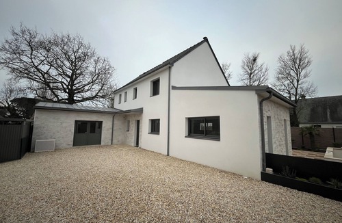 Kervoyal House | New house with swimming pool 200m from the sea.