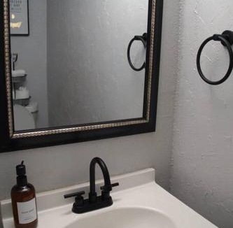 Northeast Houston Apartment | New Houston Home! Sleeps 10-12, Near Downtown, 4 Car Parking