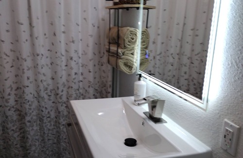 Citrus Heights Apartment | New ideal studio! Central and stylish!