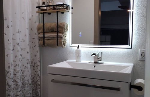 Citrus Heights Apartment | New ideal studio! Central and stylish!