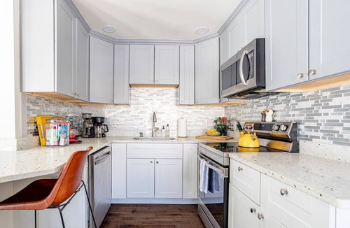 Livingston Manor House | NEW: In-town home w/gorgeous cedar sauna+fire-pit