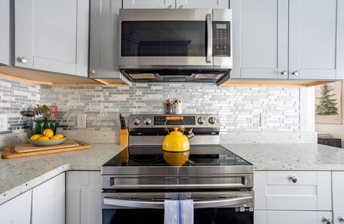 Livingston Manor House | NEW: In-town home w/gorgeous cedar sauna+fire-pit