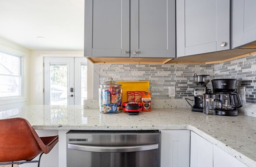 Livingston Manor House | NEW: In-town home w/gorgeous cedar sauna+fire-pit
