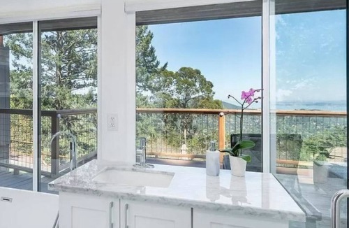 Tamalpais-Homestead Valley House | **NEW** Incomparable 4BR Glass Mountain Oasis
