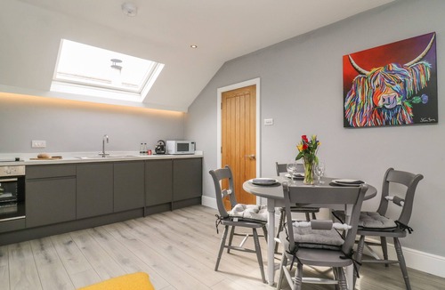 Tholthorpe Cottage | New Inn Apartment
