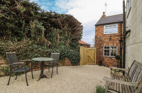 Tholthorpe Cottage | New Inn Apartment