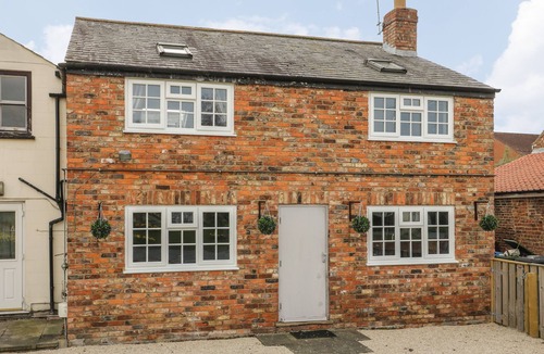 Tholthorpe Cottage | New Inn Apartment