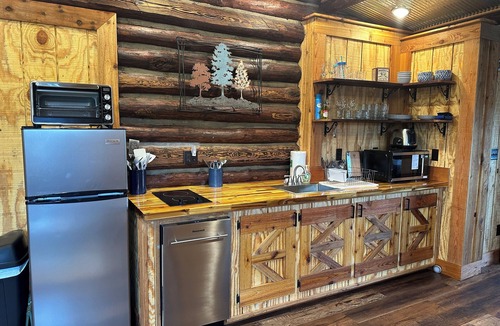 Clarksville Cabin | New Iron Mt. Forge Cabin! Spectacular Views! Fire Pit!
