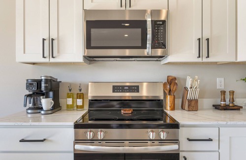 Ephrata House | NEW Ivy Streat Retreat in Ephrata, Sleeps 10, EV Charger + Foosball + Air Hockey