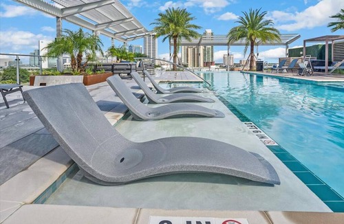 San Marco Apartment | New Jax City Rooftop Pool