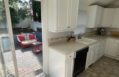 Englewood House | New Jersey home, close to NY City Fun!