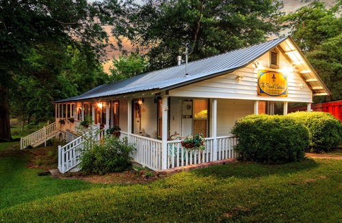Jefferson House | *NEW* King Bed/Fireplace/Jetted Tub/Free Bikes