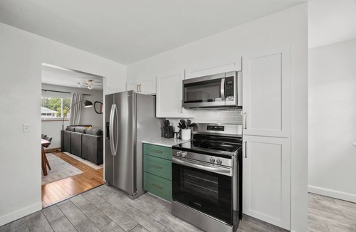 Grove City House | *NEW* KING bed |Game Room | Chef Kitchen |Fire Pit