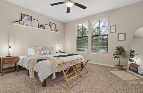 Lazybrook/Timbergrove Apartment | New! King Bed Trendy 1 BR Resort Style w/Pool